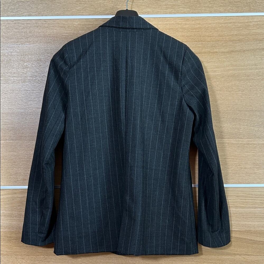 McGuire women’s Sz Large 53% wool Blazer Charcoal Pinstripe fully lined - Picture 4 of 10